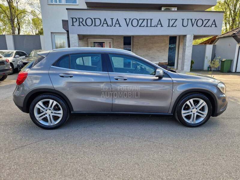 Mercedes Benz GLA 180 L E D   N A V I