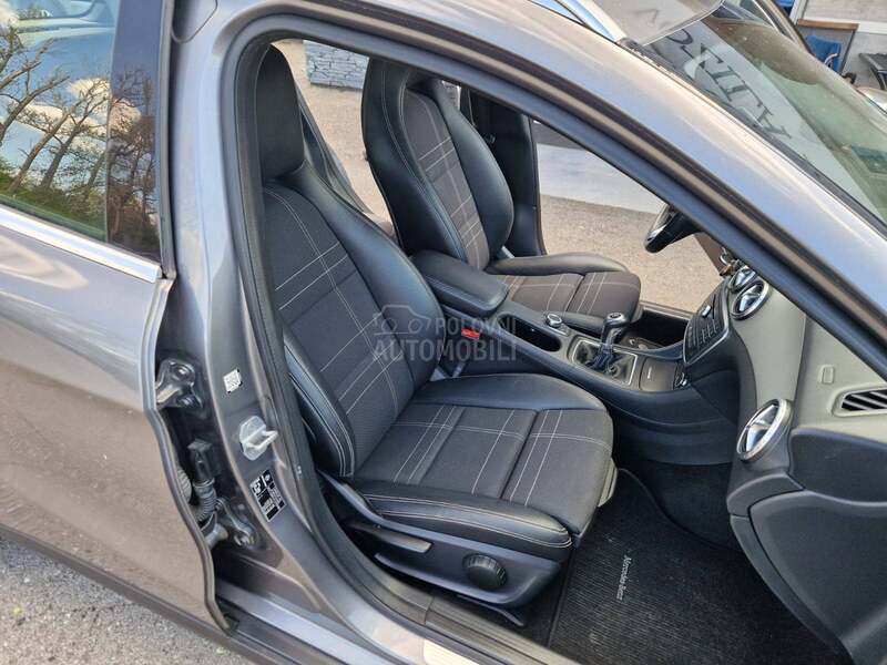Mercedes Benz GLA 180 L E D   N A V I