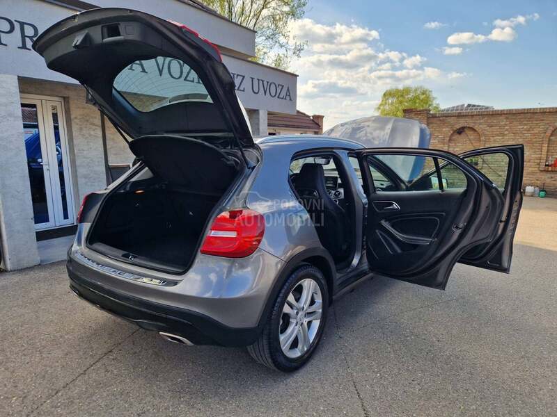 Mercedes Benz GLA 180 L E D   N A V I