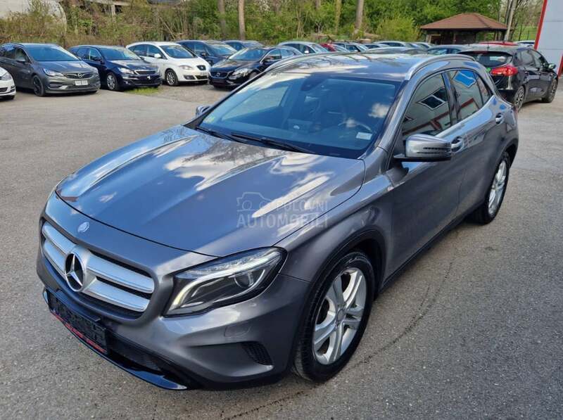 Mercedes Benz GLA 180 L E D   N A V I