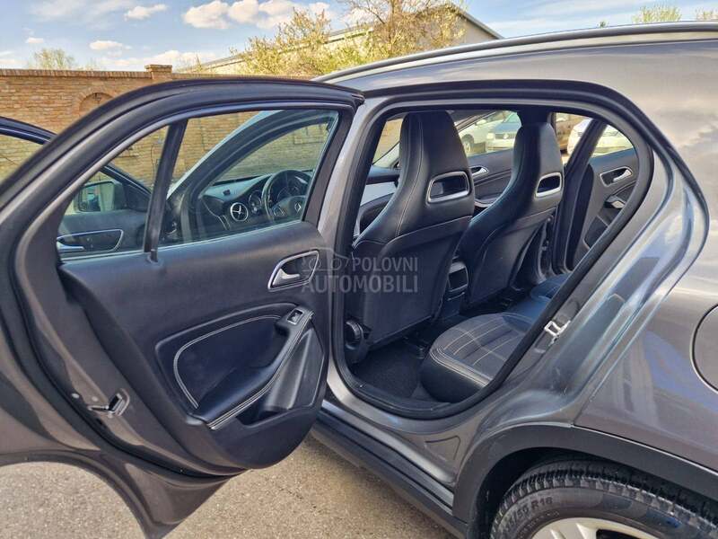 Mercedes Benz GLA 180 L E D   N A V I