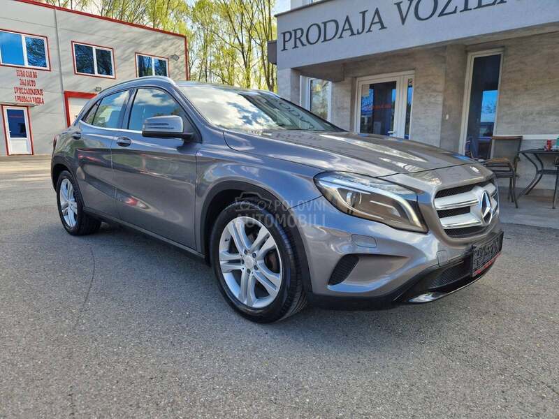 Mercedes Benz GLA 180 L E D   N A V I