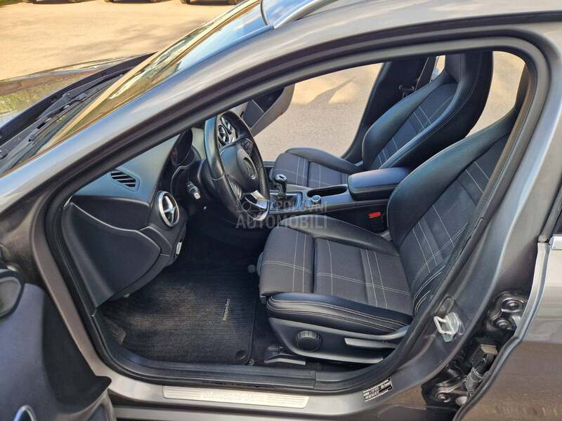 Mercedes Benz GLA 180 L E D   N A V I
