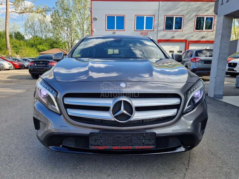 Mercedes Benz GLA 180 L E D   N A V I