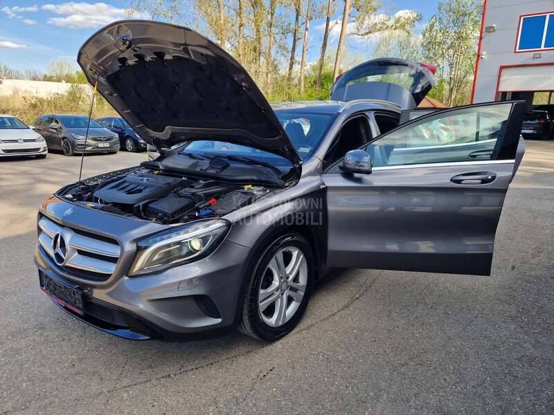Mercedes Benz GLA 180 L E D   N A V I