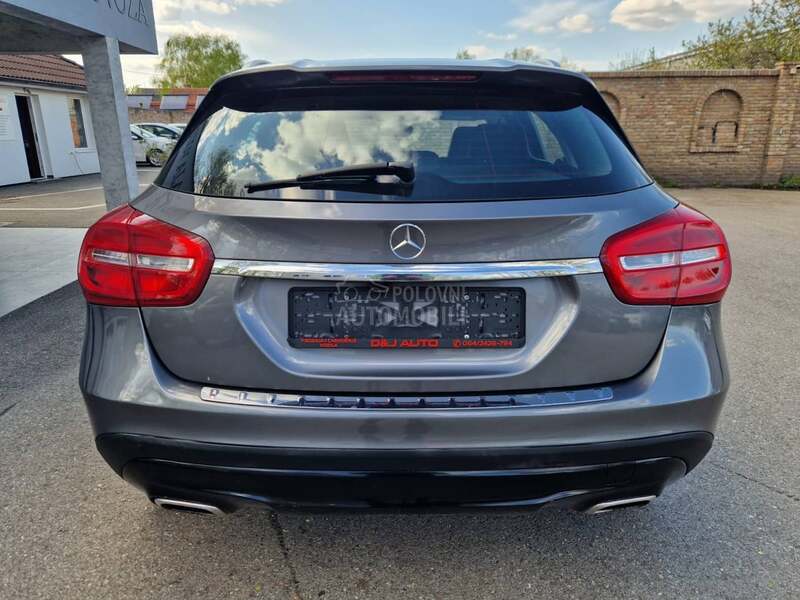 Mercedes Benz GLA 180 L E D   N A V I