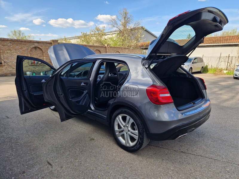 Mercedes Benz GLA 180 L E D   N A V I