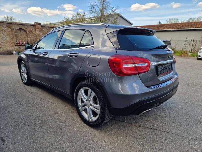 Mercedes Benz GLA 180 L E D   N A V I