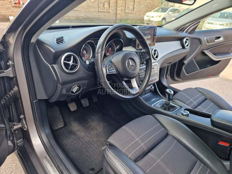Mercedes Benz GLA 180 L E D   N A V I