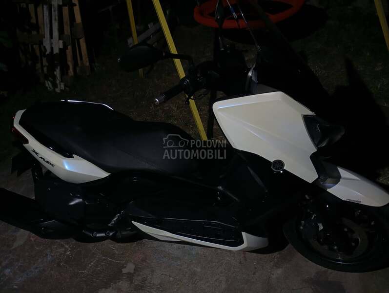 Yamaha X MAX ABS
