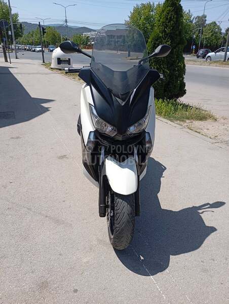 Yamaha X MAX ABS