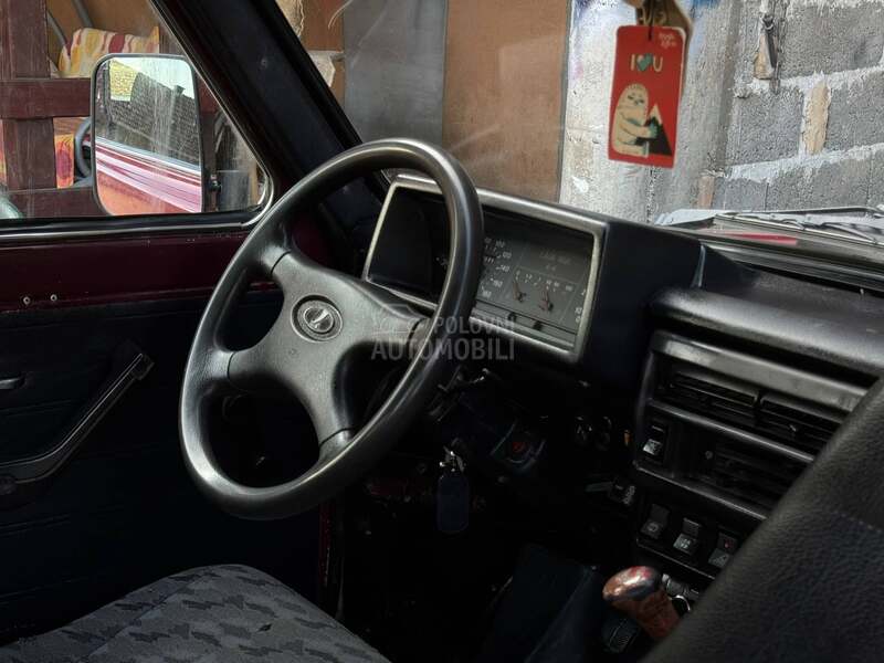 Lada Niva 1.7