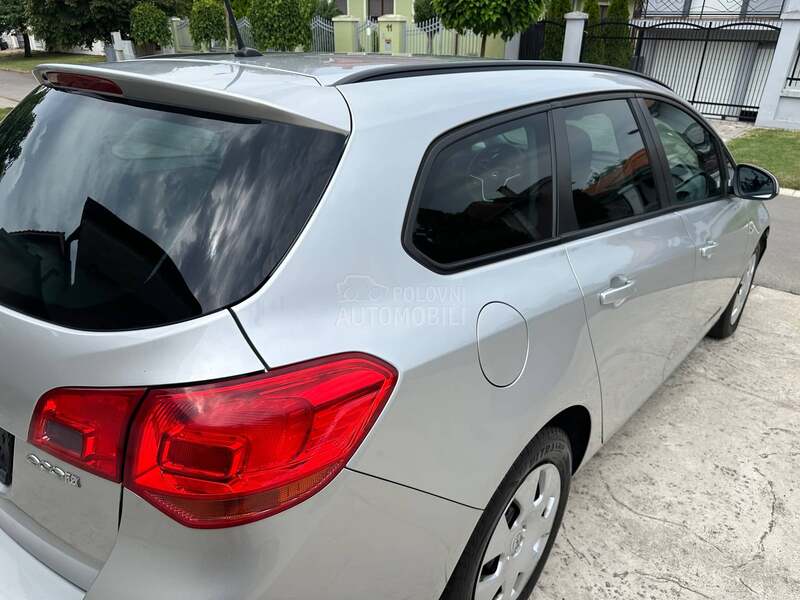 Opel Astra J 1.4 16v ENJOY