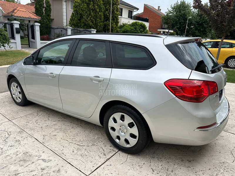 Opel Astra J 1.4 16v ENJOY