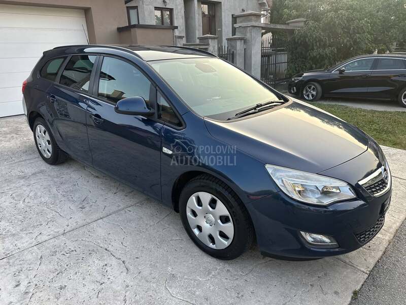 Opel Astra J 1.4 16V ENJOY