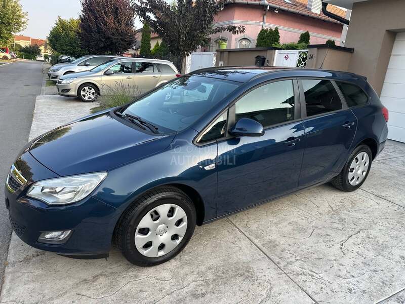 Opel Astra J 1.4 16V ENJOY