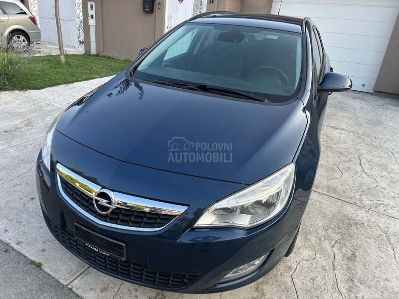 Opel Astra J 1.4 16V ENJOY