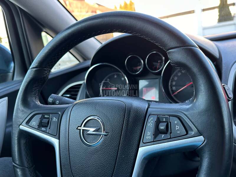 Opel Astra J 1.4 16V ENJOY