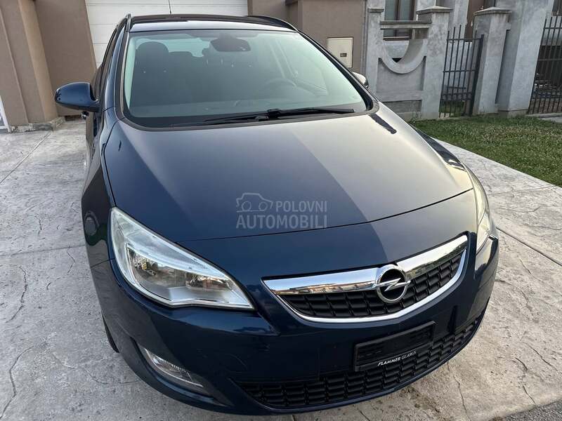 Opel Astra J 1.4 16V ENJOY
