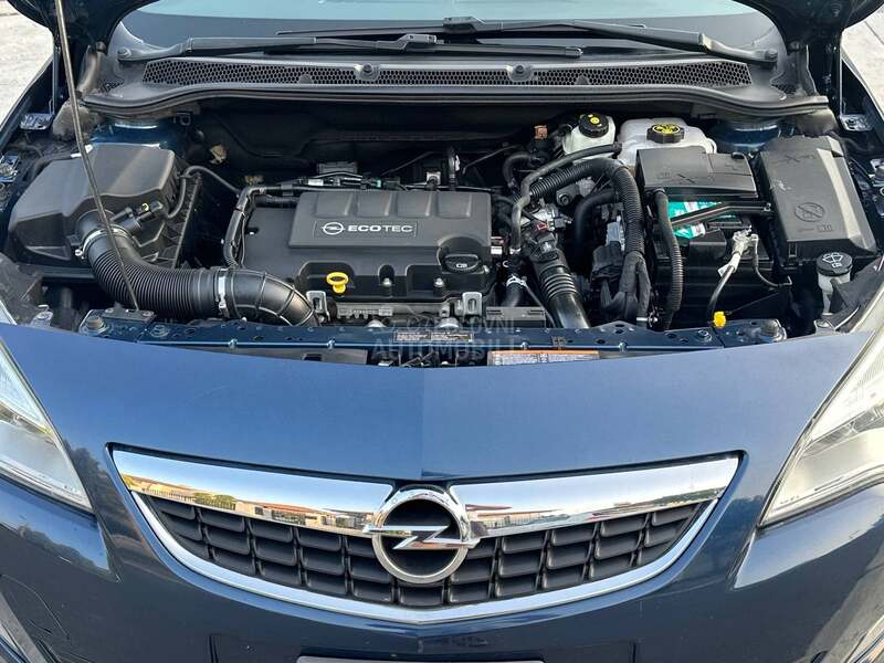 Opel Astra J 1.4 16V ENJOY