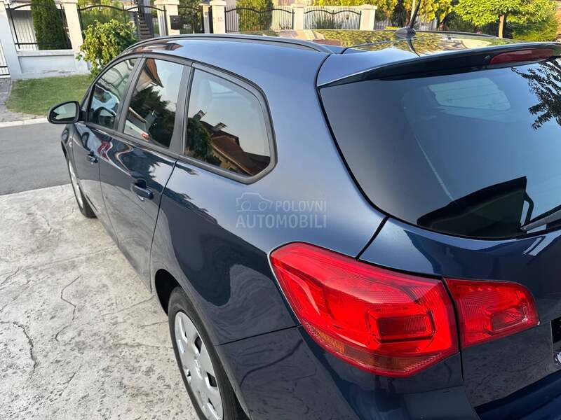 Opel Astra J 1.4 16V ENJOY