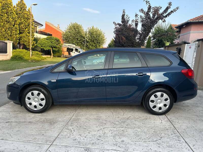 Opel Astra J 1.4 16V ENJOY