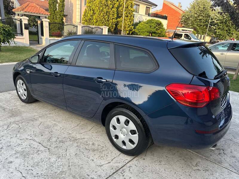 Opel Astra J 1.4 16V ENJOY
