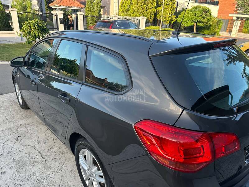 Opel Astra J 1.7CDTI ESSENCIA