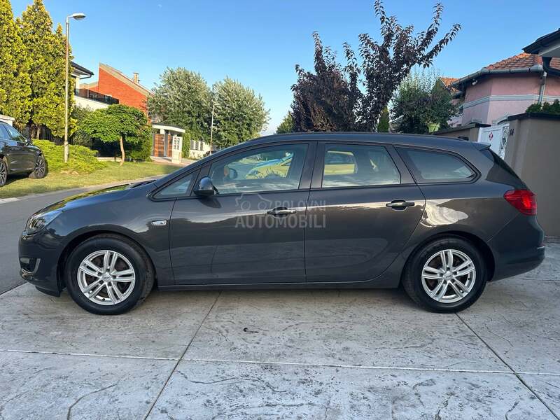 Opel Astra J 1.7CDTI ESSENCIA
