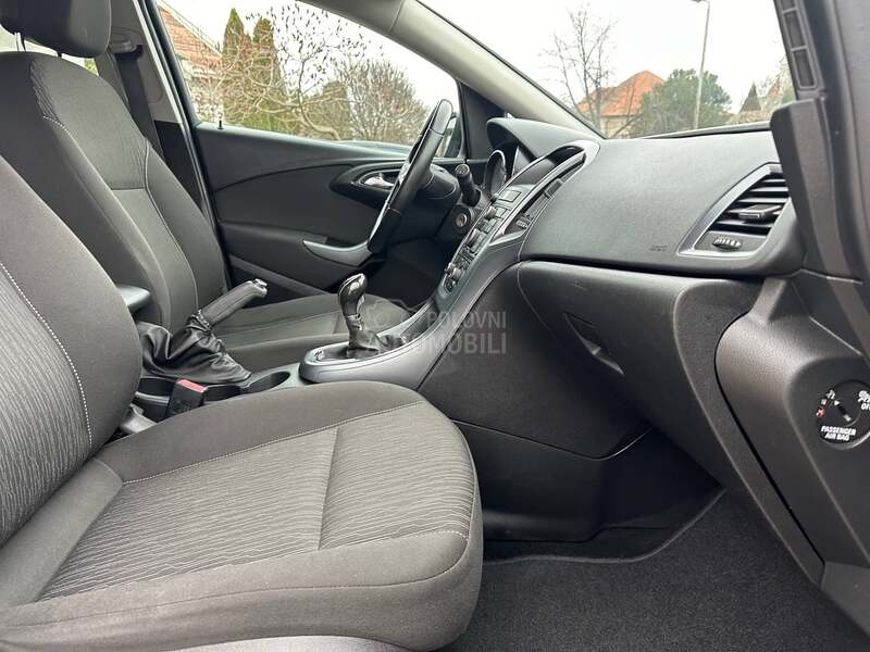 Opel Astra J 1.7CDTI ESSENCIA