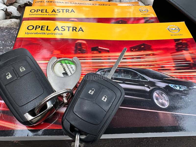 Opel Astra J 1.7CDTI ESSENCIA