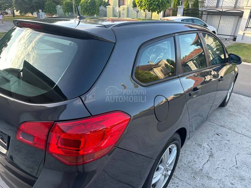 Opel Astra J 1.7CDTI ESSENCIA