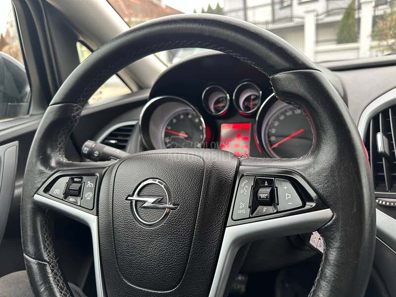 Opel Astra J 1.7CDTI ESSENCIA