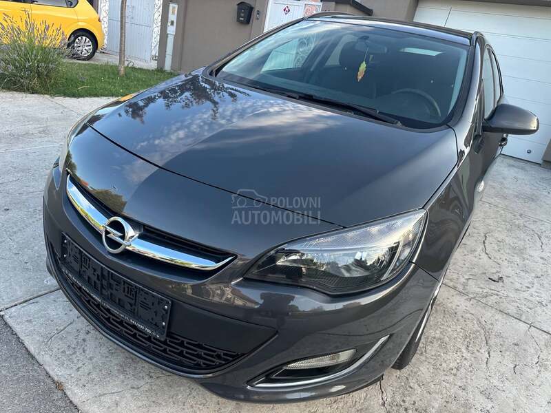 Opel Astra J 1.7CDTI ESSENCIA