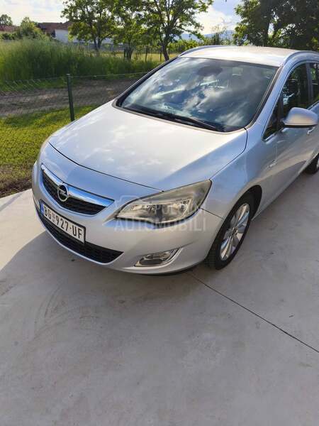 Opel Astra J Cosmo is