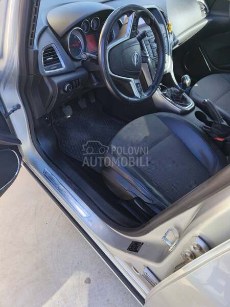 Opel Astra J Cosmo is
