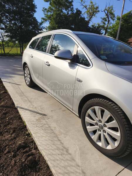 Opel Astra J Cosmo is