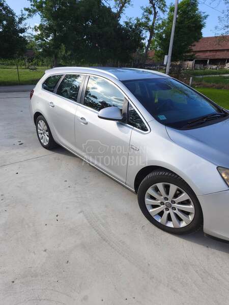 Opel Astra J Cosmo is