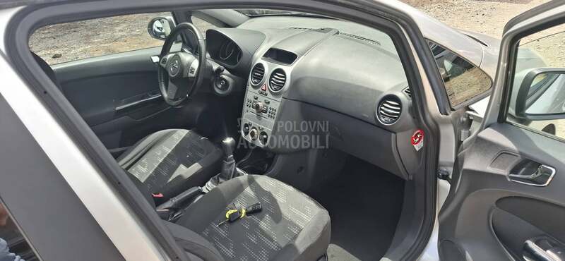 Opel Corsa D 1.2 BENC TTOOPP