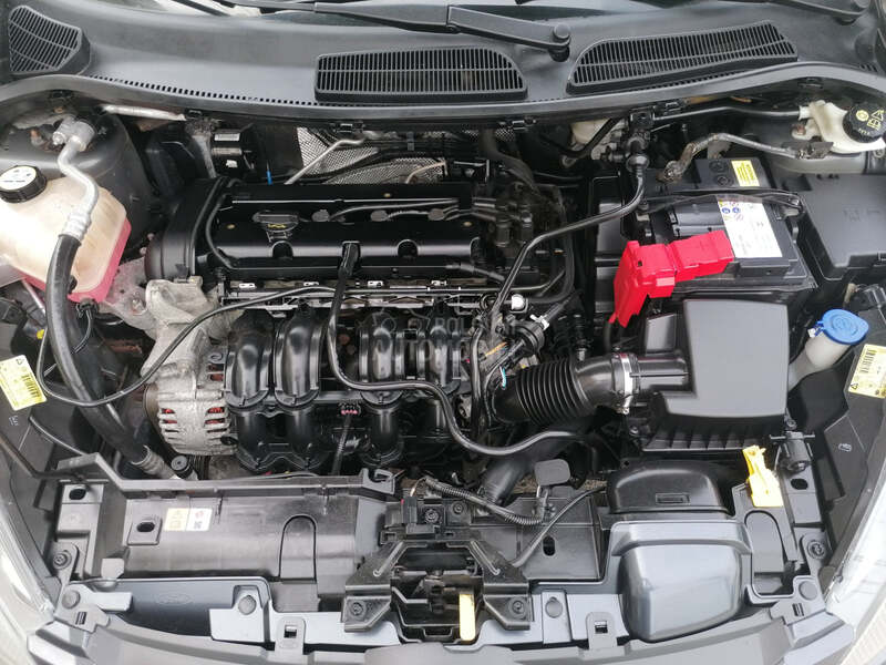 Ford Fiesta 1.2i TREND CH