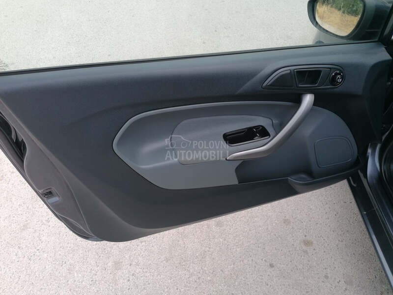 Ford Fiesta 1.2i TREND CH