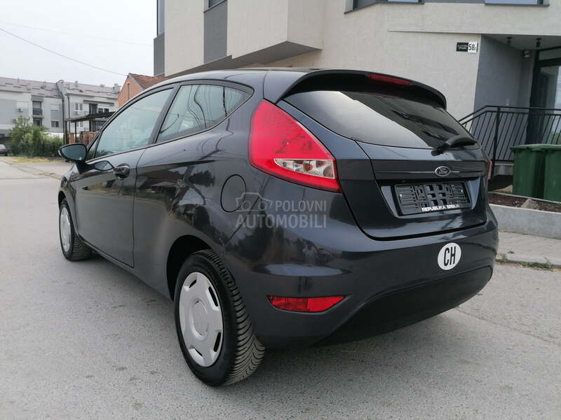 Ford Fiesta 1.2i TREND CH