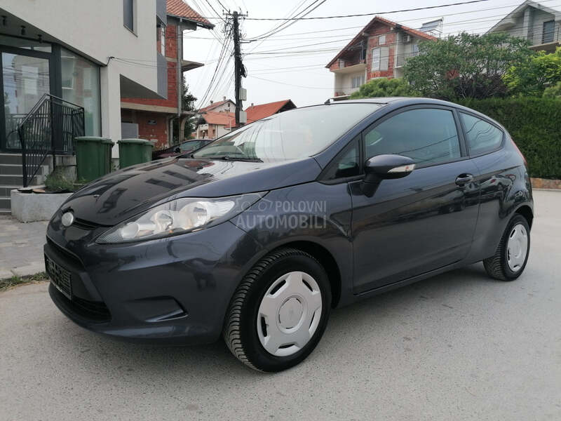 Ford Fiesta 1.2i TREND CH