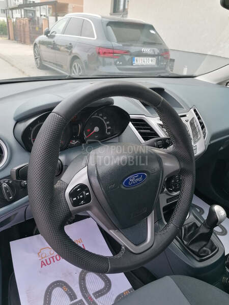 Ford Fiesta 1.2i TREND CH