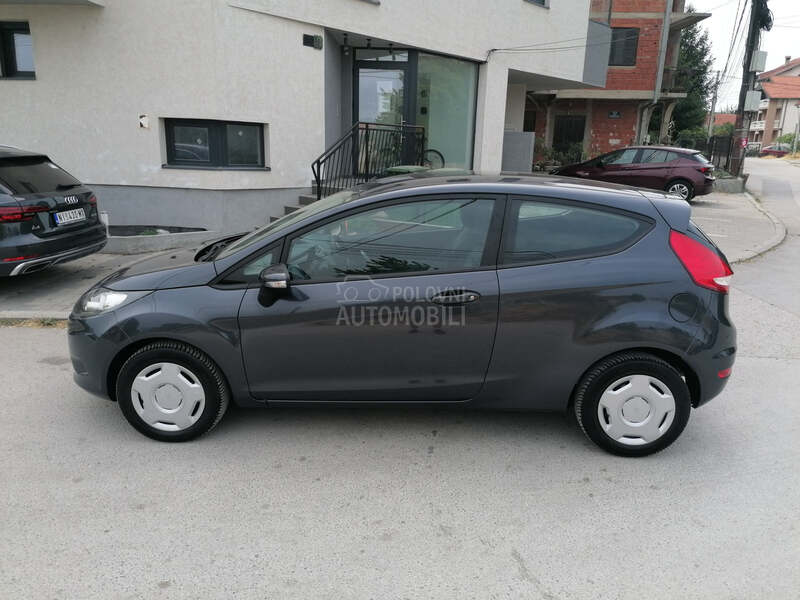 Ford Fiesta 1.2i TREND CH