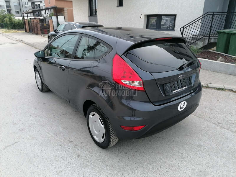 Ford Fiesta 1.2i TREND CH