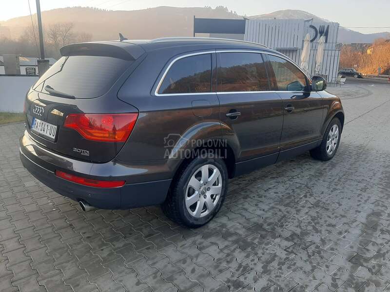 Audi Q7 B.E.Z U.L.A.G.A.NJ.A