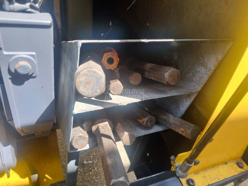 Compair Holman 37