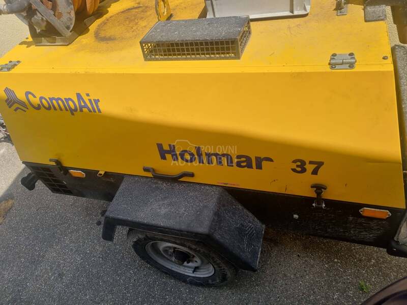 Compair Holman 37