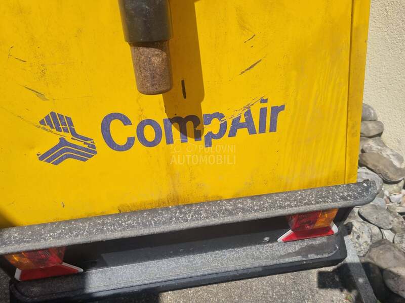 Compair Holman 37